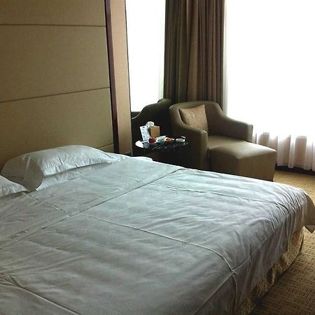 Qianjin Hotel - Чанчунь Экстерьер фото